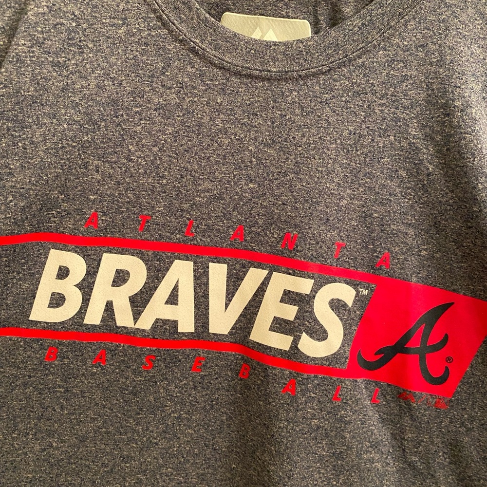 Chop! Chop! Calling all Braves fans! Classic Braves tee Majestic size Small⚾️